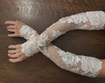 Lace Wedding Gloves, French Chantilly Lace Sleeves, Fingerless Long Gloves, Fingerless Sleeves, Bridal gloves, lace bridal sleeves