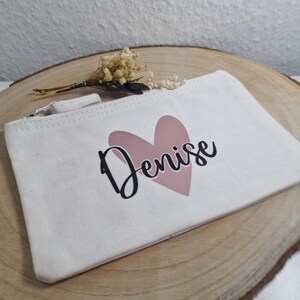 Beige Kosmetiktasche mit Rosa Herz – 100% Baumwolle | Personalisierbar mit deinem Namen