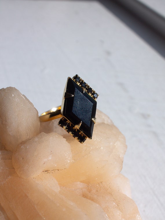 Mob Wife Aesthetic Black Cocktail Ring Size 7 - image 9