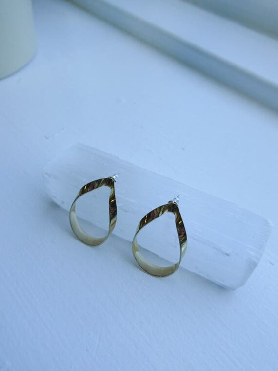 Vintage Minimalist Gold Tone Oval Push Back Earrin