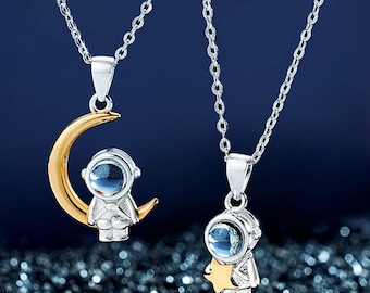 Valentine's Day Personalized Astronaut Space Moon Star Photo Projection Necklace With I Love You 100 Languages Couple Gift Projection Necklaces