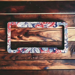 Floral Design License Plate Frame, License Plate Holder, Custom Design License Plate Frame, Gift for her, gift for mom, Mother&#39;s day