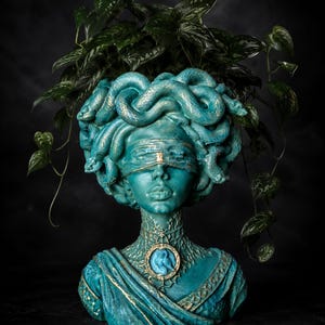 Medusa-kruka | Ögonbindel med gudinna | Gotisk ormhuvudkruka | Handgjord i Storbritannien