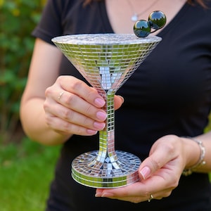 Juego de bar con bola de discoteca / Copas de martini y vino / Decoración retro de carrito de bar de los años 70 / Regalo de inauguración de la casa para despedida de soltera / Ripley&#39;s Nest