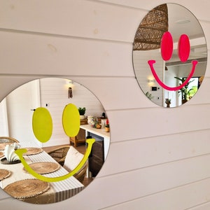 Specchio con faccina felice - Specchio grande e funky - Specchio in vero vetro - Adesivo per specchio retrò alla moda Preppy Rosa acceso Giallo neon, Decorazione per la stanza metallizzata