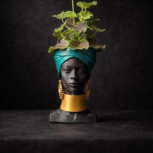 Escultura de joyería dorada con forma de cabeza de mujer africana Golden Grace / Tocado / Hecho a mano en el Reino Unido