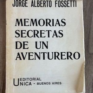Peut inclure: Une couverture de livre blanche avec du texte noir qui dit "Jorge Alberto Fossetti" et "Memorias Secretas de un Aventurero". Le bas de la couverture indique "Editorial Unica - Buenos Aires".