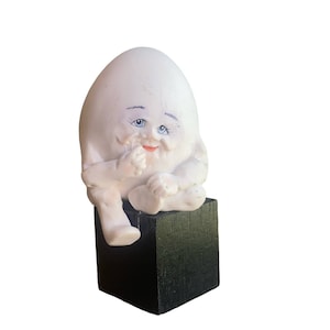VTG Allyson Nagel Egg Figure on Original Stand &quot;Sweet Pea&quot; SIGNED 1993  Taiwan