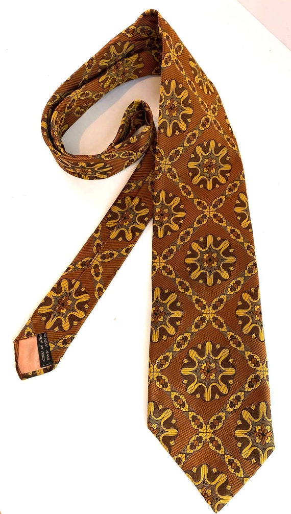 Vintage 1970's Elegant Handmade Silk Italian Neckt