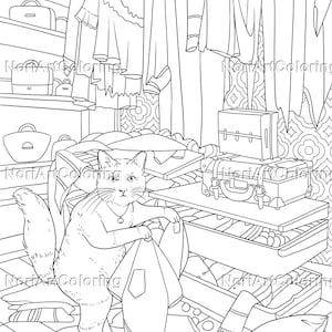 Puede incluir: Un dibujo en blanco y negro de un gato en una habitaci&oacute;n desordenada. El gato est&aacute; de pie sobre sus patas traseras y sostiene una prenda de vestir. Hay maletas, ropa y otros objetos esparcidos por la habitaci&oacute;n.