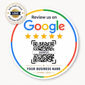 Könnte beinhalten: Ein runder Aufkleber mit weißem Hintergrund und farbigem Rand. Der Aufkleber zeigt "Review us on Google" mit dem Google-Logo. Er enthält einen QR-Code, fünf goldene Sterne und den Text "Your Business Name - Thank You!"
