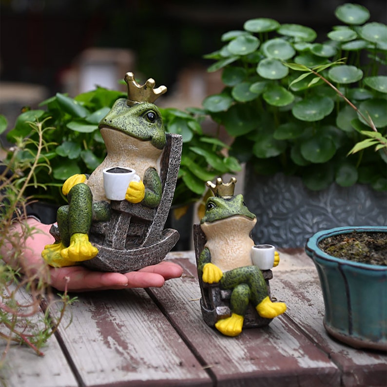 Frog Prince Garden Statues Garden Décor, Frog Garden Art Decorations, Garden Gnome Suitable for