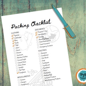 Puede incluir: Una lista de empaque imprimible con categor&iacute;as para ropa, documentos, art&iacute;culos de tocador y art&iacute;culos diversos. La lista de empaque est&aacute; dise&ntilde;ada para ayudar a los viajeros a empacar para un viaje. La lista de empaque incluye art&iacute;culos como pijamas, ropa interior, calcetines, blusas, jeans, pantalones cortos, vestidos, trajes de ba&ntilde;o, ropa de entrenamiento, atuendos formales, zapatos casuales, zapatos de vestir, sandalias, chanclas, gafas de sol, c&aacute;mara, cargadores, auriculares, pasaporte, visa, identificaci&oacute;n, itinerario, tarjetas de embarque, reservas de hotel, seguro de viaje, contactos de emergencia, champ&uacute;, acondicionador, cepillo para el cabello, jab&oacute;n, pasta de dientes, cepillo de dientes, lavado de cara, rasuradora, desodorante, bolsa de maquillaje, productos femeninos y productos de aseo masculino.