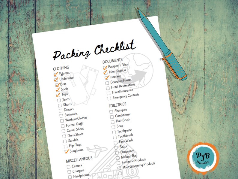Puede incluir: Una lista de empaque imprimible con categor&iacute;as para ropa, documentos, art&iacute;culos de tocador y art&iacute;culos diversos. La lista de empaque est&aacute; dise&ntilde;ada para ayudar a los viajeros a empacar para un viaje. La lista de empaque incluye art&iacute;culos como pijamas, ropa interior, calcetines, blusas, jeans, pantalones cortos, vestidos, trajes de ba&ntilde;o, ropa de entrenamiento, atuendos formales, zapatos casuales, zapatos de vestir, sandalias, chanclas, gafas de sol, c&aacute;mara, cargadores, auriculares, pasaporte, visa, identificaci&oacute;n, itinerario, tarjetas de embarque, reservas de hotel, seguro de viaje, contactos de emergencia, champ&uacute;, acondicionador, cepillo para el cabello, jab&oacute;n, pasta de dientes, cepillo de dientes, lavado de cara, rasuradora, desodorante, bolsa de maquillaje, productos femeninos y productos de aseo masculino.