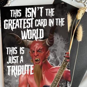 d'anniversaire « Hommage » | Fan art tenace D | Illustration du diable | Carte A5 avec enveloppe noire | Blanc à l'intérieur | Alternatif, Humour, Rock Mu