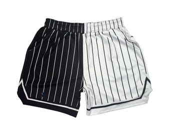 Pantalones cortos Dry-Fit de rayas blancas y negras 2Face con bolsillos profundos