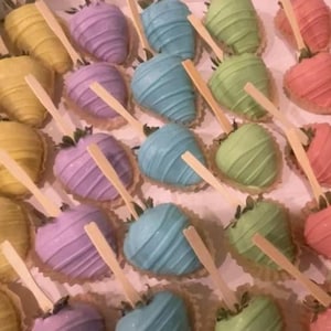 Chocolate Covered Strawberries, Strawberries, Fruit, Party favor, baby shower, baby shower treats, Chocolate