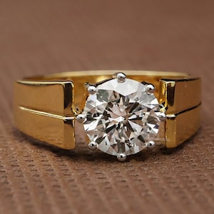 Lab Grown 1.5 Carat Diamond Solitaire Men&#39;s Ring: Yellow Gold 8-Prong Setting