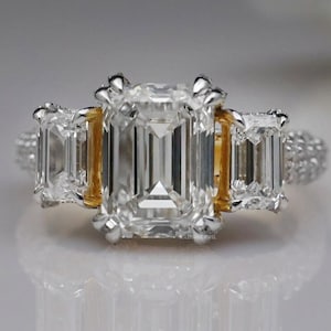 3 Karat E VS1 IGI zertifiziert Smaragdschliff Labor gewachsen Diamant Drei-Stein-Verlobungsring, Gelbgold Ehering, atemberaubender Ring für Sie