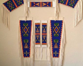 Conjunto de atuendo ceremonial estilo nativo americano con cuentas, estilo powwow / Conjunto completo de leggings, brazaletes y adornos laterales.