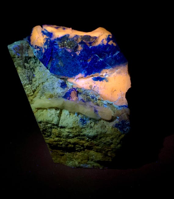 蛍光鉱物、希少鉱物標本、希少アフガナイト、色が変わる鉱物