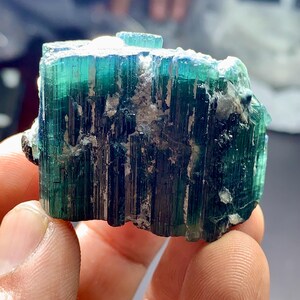 Indikolitblå turmalinkristaller: Terminerad sats, ursprung i Afghanistan, blå kapsylturmalinterminerade kristaller kombinerar tantalitkristaller bild 7