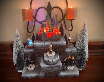 Plate-forme de présentation dans les tons marron pour décorations de souvenirs (ornements/arbres non inclus) pour Harry Potter, Star Wars et plus, livraison gratuite