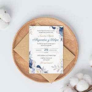 Planta de convite de casamento, estilo floral, com download editável.