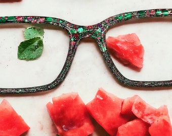 Früchte des Sommers, abendliche Wassermelonenaufsätze für magnetische Brillenaufsätze wie ein Paar.