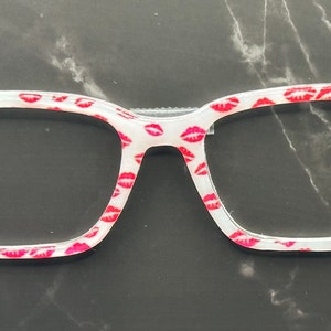 Women&#39;s Valentine&#39;s Day Kisses magnetic eyewear toppers for glasses such as Pair.