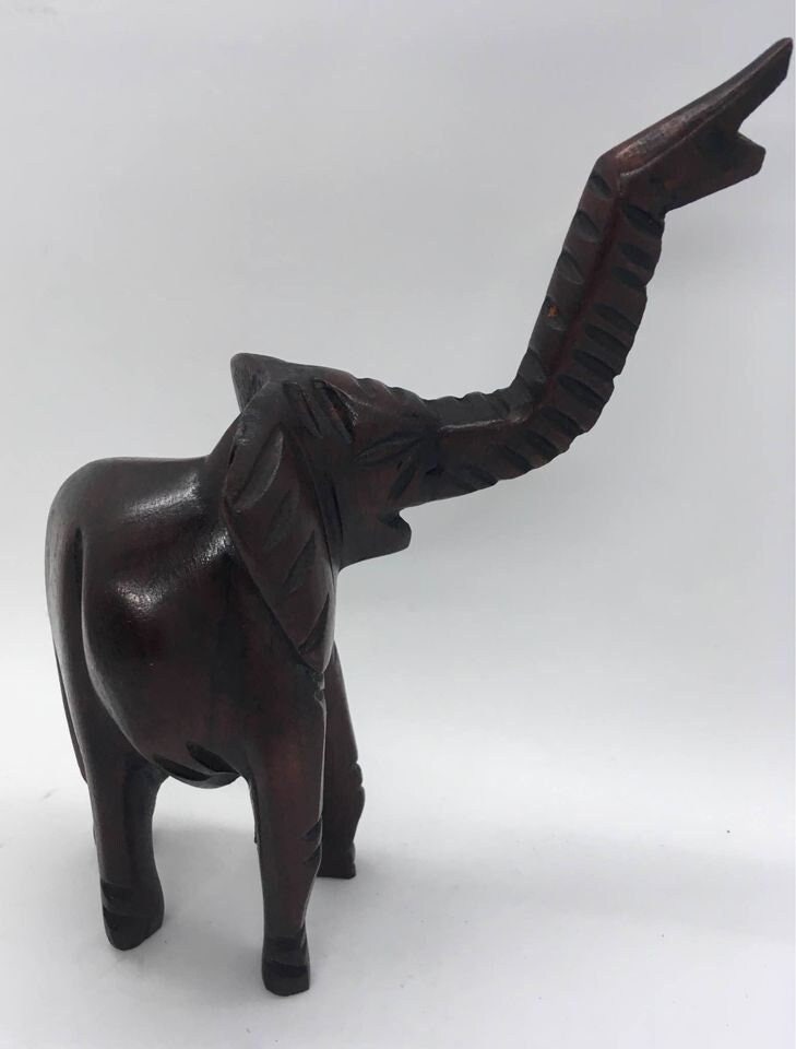 木製象の彫刻 ダークブラウン アフリカンアート | 木製象 | ダークブラウン - Etsy 日本