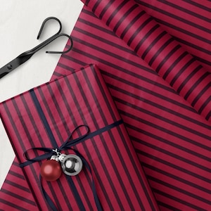 Gestreept inpakpapier Cadeauverpakking Feestdagen Donkerrood Cadeauverpakking Chique kerstcadeaupapier Elegante cadeauverpakking Seizoensgebonden cadeaupapier Gestreept rood