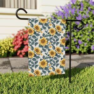 Garden Flag, Sunflower Decor, Housewarming Gift, Summer Garden Banner, Outdoor Flag, Floral Garden Flag