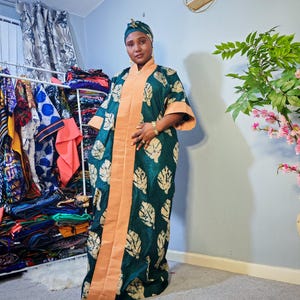 Handgjord afrikansk Adire bomullsboubou kaftan med halsduk. Finns i 2XL