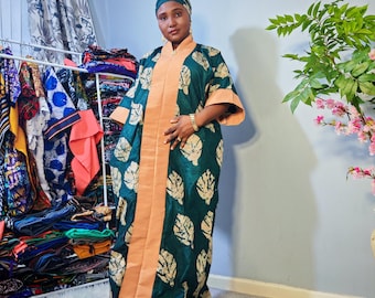 Handgefertigter Afrikanischer Boubou Kaftan aus Adire Baumwolle mit Schal. Erhältlich in 2XL