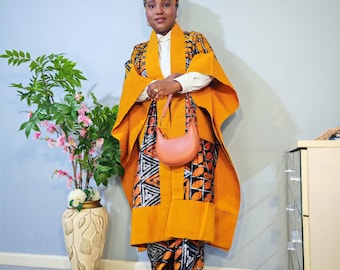 Handgefertigter Kimono aus Adire-Baumwolle mit Aso Oke-Taschen und -Hose