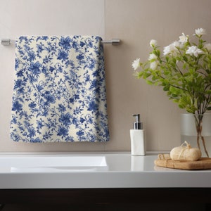 Blauwe Toile De Jouy handdoek, Franse Toile badkamer decor, bloemenhanddoek, blauwe bloemengastenhanddoek, badkamerhanddoeken, badkamerhanddoeken