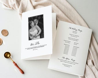 Peut inclure: Un programme de mariage en noir et blanc avec le titre "We Do" et une photo du couple. Le programme liste la fête de mariage et les détails de la réception.