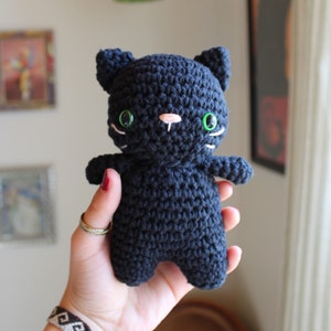 黒猫のシャドーの編みぐるみ、かぎ針編みの子猫のぬいぐるみ