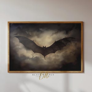 Peut inclure: Une chauve-souris noire aux ailes d&eacute;ploy&eacute;es vole dans un ciel sombre et nuageux. La chauve-souris est silhouett&eacute;e contre les nuages, cr&eacute;ant une image dramatique et &eacute;trange.