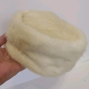 VTG Champagne Mink Pillbox Hat 50s Cream Satin Lined 20.5” Old Hollywood Glam Mink Satin Pillbox Vintage Hats for Women for sale | eBay main image 2