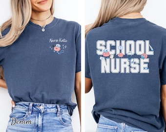 Camiseta personalizada para enfermera escolar / Camiseta Comfort Colors con el nombre de la enfermera: Lindo diseño de cerebro en la espalda