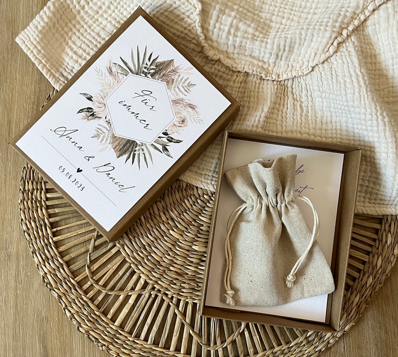 Geldgeschenk zur Hochzeit Geschenkbox Personalisierte Karte aus Leinenkarton mit Leinensäckchen und Garn Hochzeitsgeschenk Boho image 1