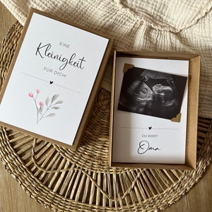 Geschenkschachtel Schwangerschaftsverkündung | Schwangerschaft verkünden | Du wirst Oma, Opa, Tante, Papa... | Blume (Nr. 101-02)