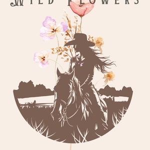 Puede incluir: Una silueta de una mujer montando a caballo a trav&eacute;s de un campo de flores silvestres. El texto "WILD FLOWERS" est&aacute; en la parte superior de la imagen y "WILD HORSES" en la parte inferior.