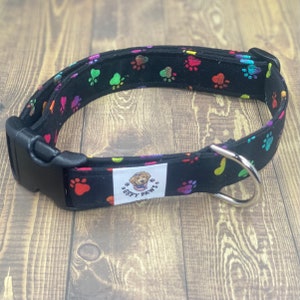 Collier pour chien, colliers pour chien, colliers, empreintes de pattes arc-en-ciel, empreintes de pattes, coeurs, arc-en-ciel, collier empreintes de pattes et coeur, collier empreinte de patte,