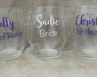 Regalo de copa de vino para dama de honor con nombre y título personalizados. Regalo único de propuesta de dama de honor. Artículos para despedidas de soltera. Recuerdo de fiesta nupcial personalizado.