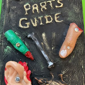 Halloween book Decorations: Spare Parts Guide