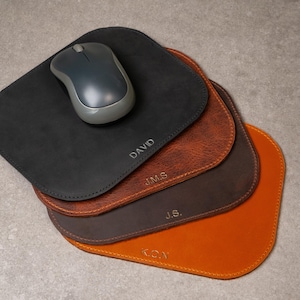 Personalisiertes kleines Leder-Mauspad, rutschfestes Mauspad, perfekt für kleine Schreibtische und Reisen, rundes Mauspad für enge Räume, Tech-Geschenk