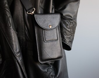 Minimalist Leather Phone Crossbody Bag: iPhone Air, iPhone Pro